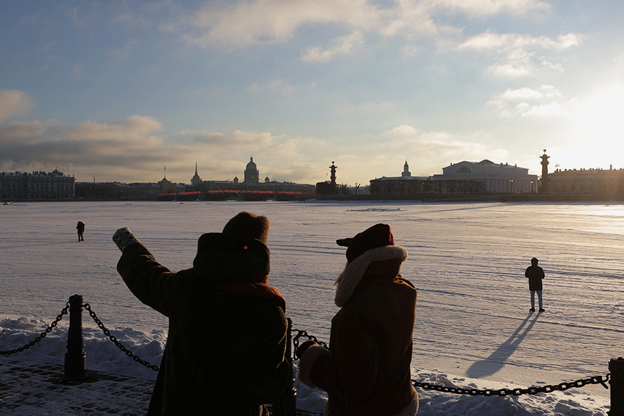 В Санкт-Петербурге несколько дней сохраняются сильные морозы. По данным регионального Гидрометцентра, 1 февраля зафиксировали самую низкую среднесуточную температуру этой зимы &mdash; минус 16,7 градуса.    