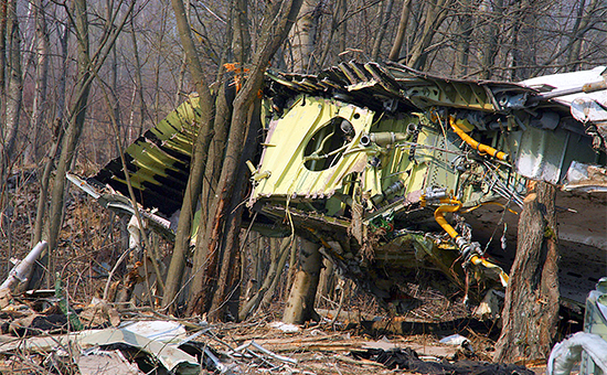 Обломки самолета Ту-154. Апрель 2010 года


