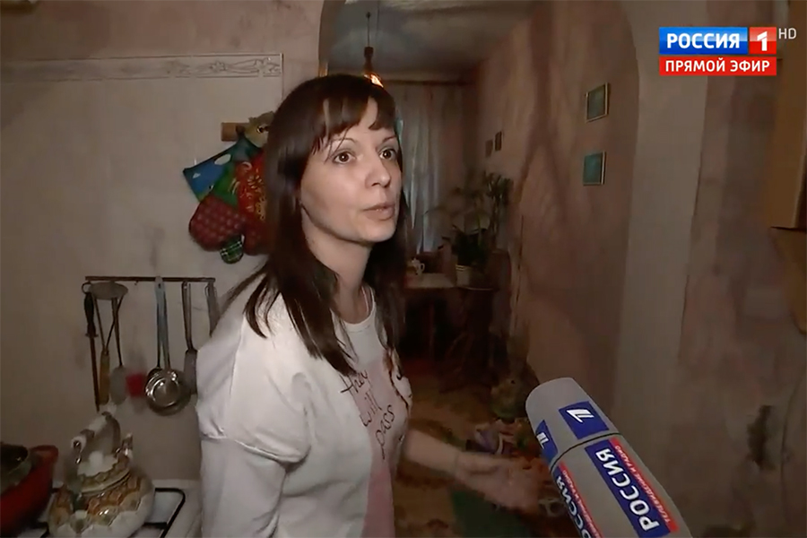 В 2017 году дом жительницы села Левокумка в Ставропольском крае пострадал от наводнения. После этого жительнице, Евгении Лаврик, был выдан акт о том, что ее дом является непригодным для жилья. Ее семью поставили в список на получение жилищных сертификатов (ГЖС), однако позже убрали из него, объяснив это тем, что их дом с 2002 года не находится в жилом фонде.

Путин заявил, что проблема должна быть решена, и пообещал разобраться с ней.

Ставропольский губернатор Владимир Владимиров заявил, что уже предпринял меры для того, чтобы тот факт, что дом не находится в жилищном фонде, не становился причиной для отказа в предоставлении сертификата на жилье. Глава региона говорит, что ему нужна помощь Путина, &laquo;чтобы пробить эту стену в получении ГЖС&raquo;.
