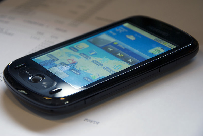 Первый смартфон компании Huawei на операционной системе Android, модель U8220