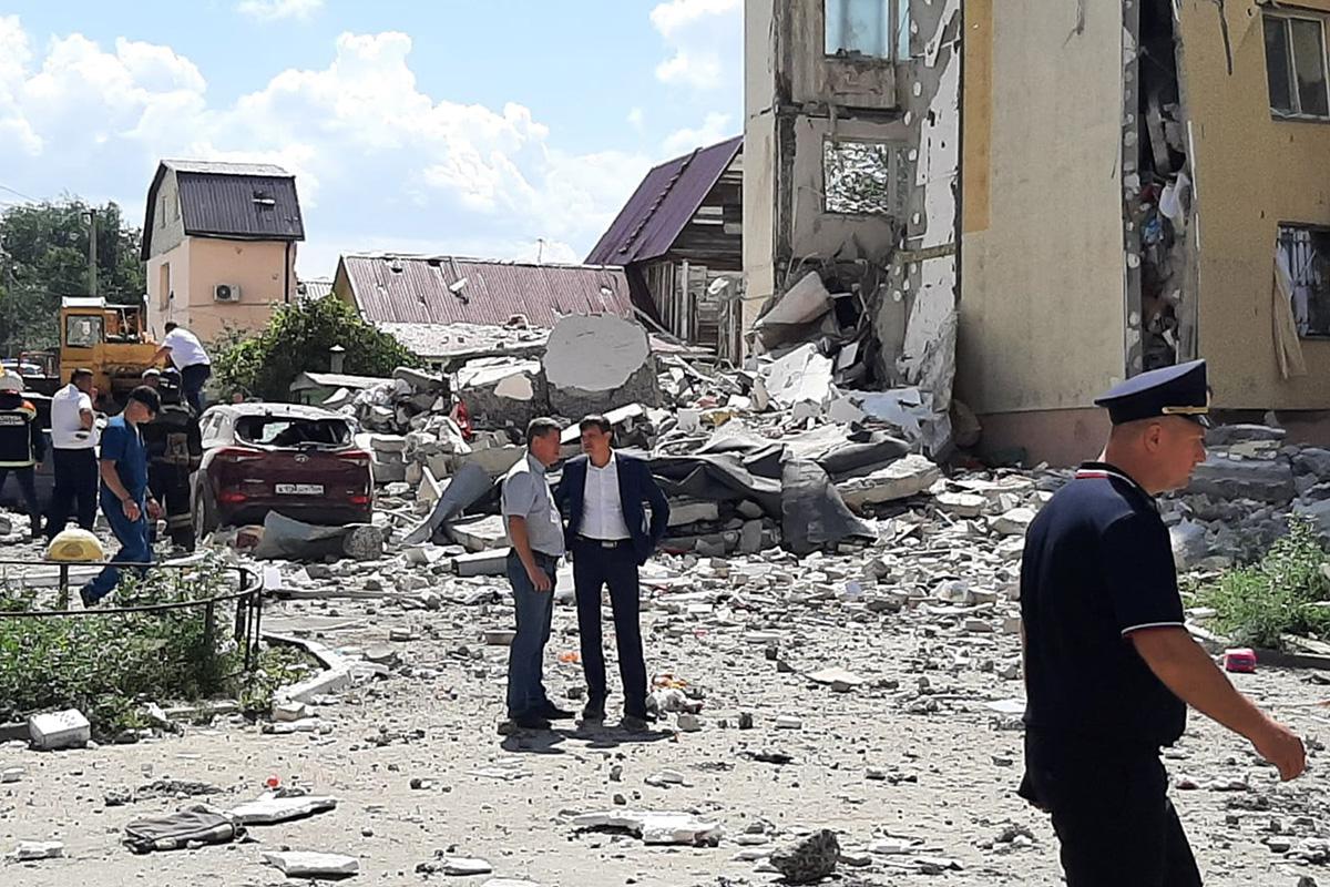 Последствия взрыва в жилом доме в Саратове. 25.07.2025