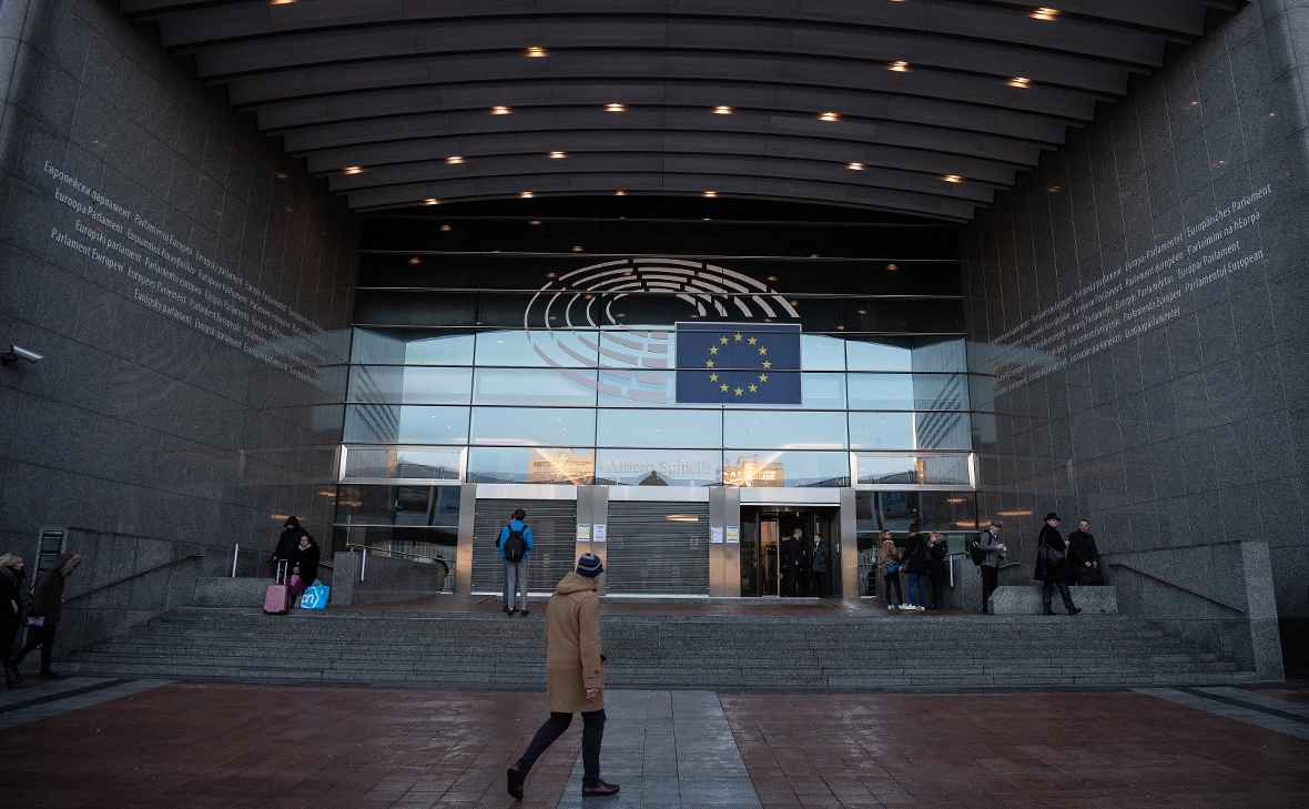 Leon Neal / Getty Images