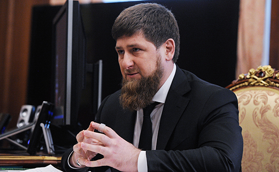 Рамзан Кадыров, назначенный исполняющим обязанности главы Чечни, во&nbsp;время встречи с&nbsp;президентом России Владимиром Путиным в&nbsp;Кремле 25 марта 2016 года


