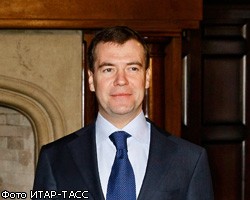 Д.Медведев поздравил В.Януковича с успехом