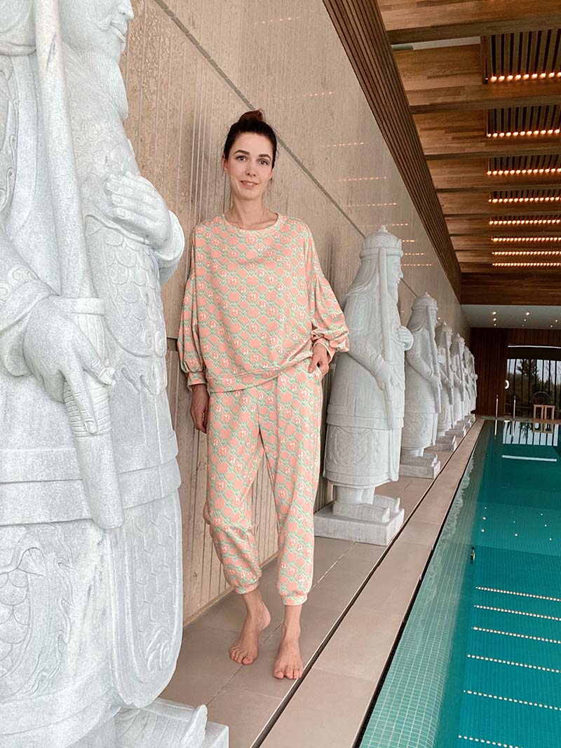 Алена Ахмадуллина в лукбуке новой коллекции домашней одежды