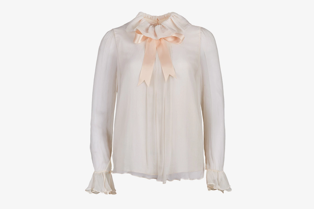 <p>Выставленная&nbsp;на аукцион блуза принцессы Дианы</p>