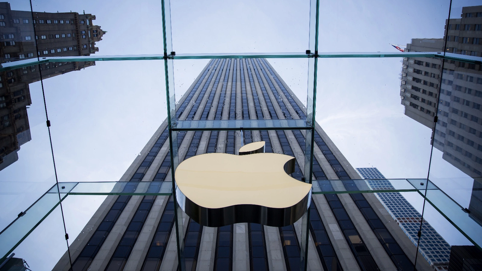 Apple подала в суд на сеть кинотеатров с таким же названием