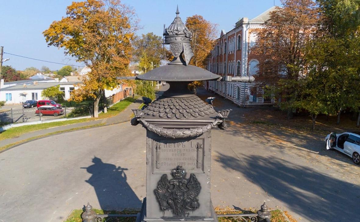 Памятник&nbsp;на месте отдыха Петра I в Полтаве