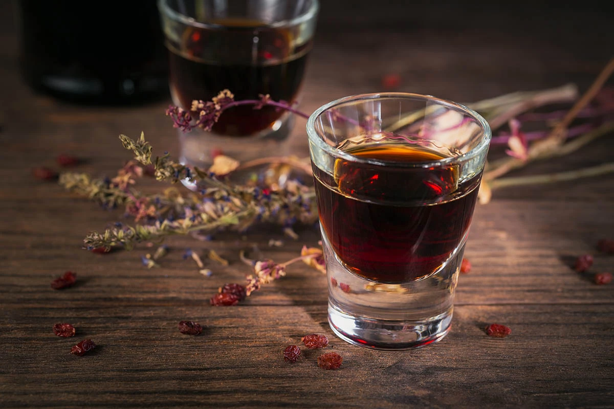 Конечно, не существует универсального способа пить алкогольный бальзам