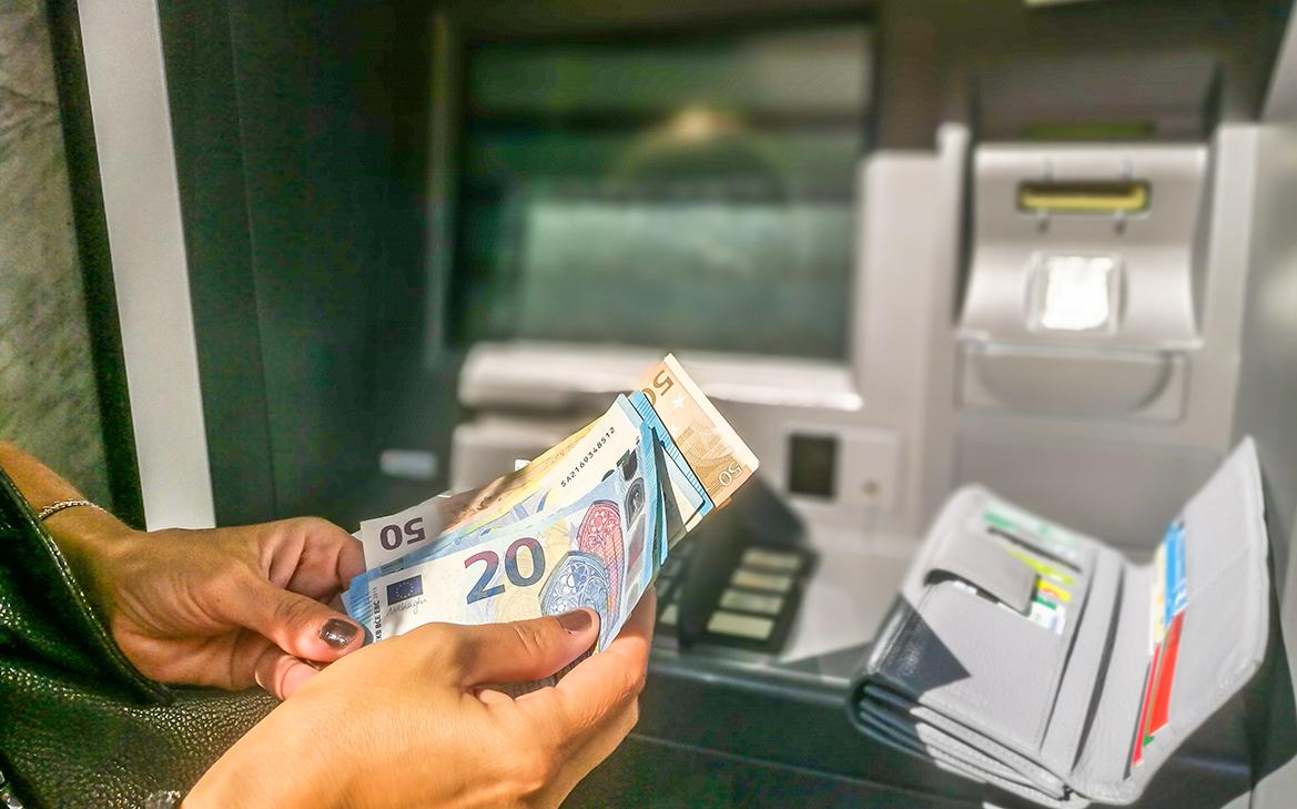 Тезка Марии Захаровой в Италии сообщила о задержке зарплаты из-за санкций