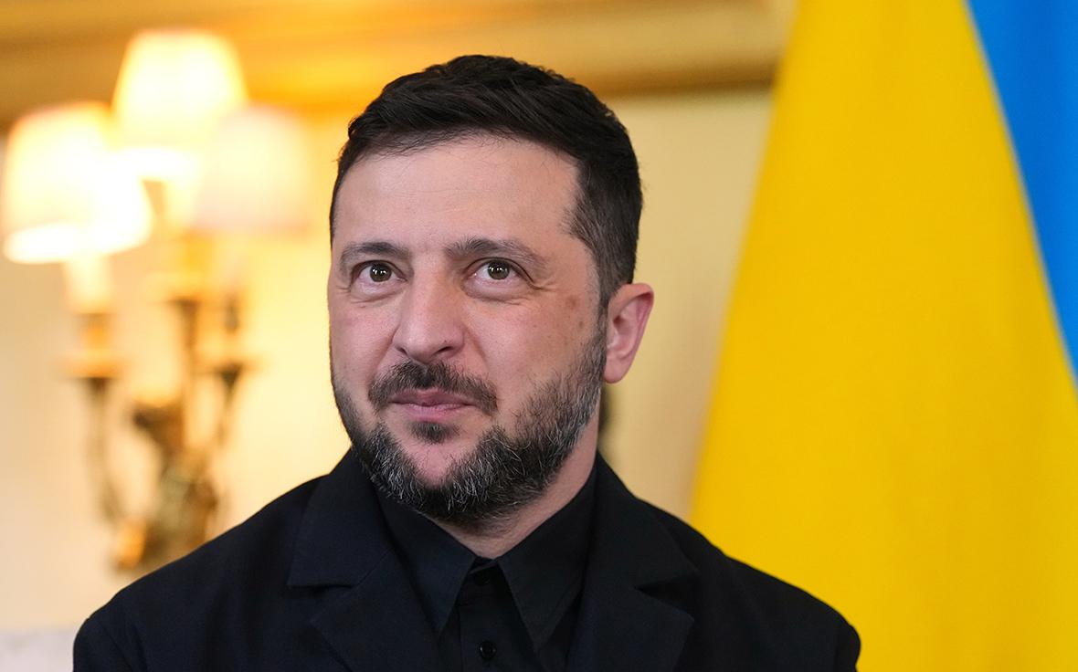 Зеленский встретится со своей партией на фоне требований уволить Ермака