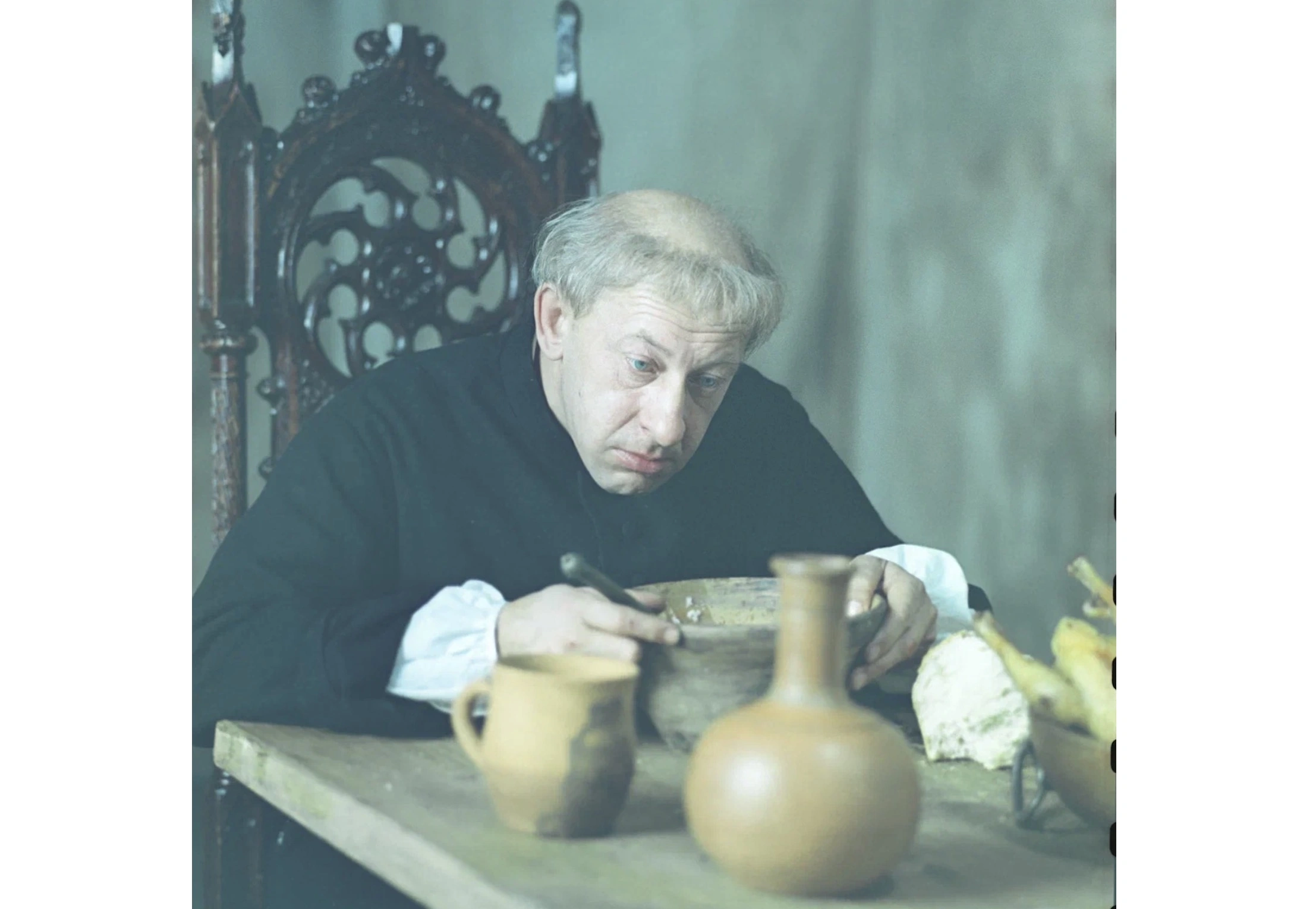«Легенда о Тиле: Фильм первый — Пепел Клааса» (1976). Это вторая крупная совместная работа Евстигнеева с Александром Аловым и Владимиром Наумовым после «Бега». Четырехсерийная историческая эпопея по роману Шарля де Костера рассказывает о приключениях Тиля Уленшпигеля (Лембит Ульфсак) на фоне борьбы Нидерландов против испанского владычества в XVI веке. В первом фильме, «Пепел Клааса», отец Тиля (Михаил Ульянов) становится жертвой религиозных преследований. Евстигнеев появляется в небольшой роли — священника, одного из представителей духовенства в мире, где вера тесно переплетена с политической властью. Картина собрала внушительный актерский ансамбль: помимо Евстигнеева и Ульянова, в ней снимались Евгений Леонов, Иннокентий Смоктуновский, Наталия Белохвостикова, Алла Демидова и Анатолий Солоницын..  