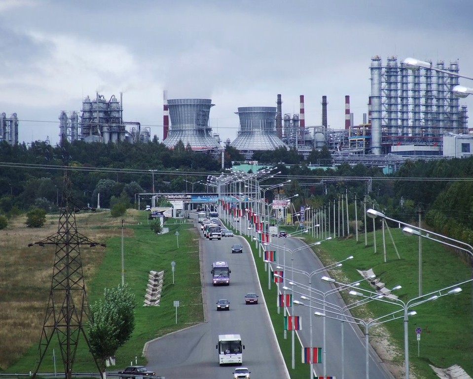 Нижнекамским нефтехимическим предприятиям не хватает 2 тысячи работников