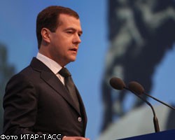 Д.Медведев: Шампанское открывать пока рано