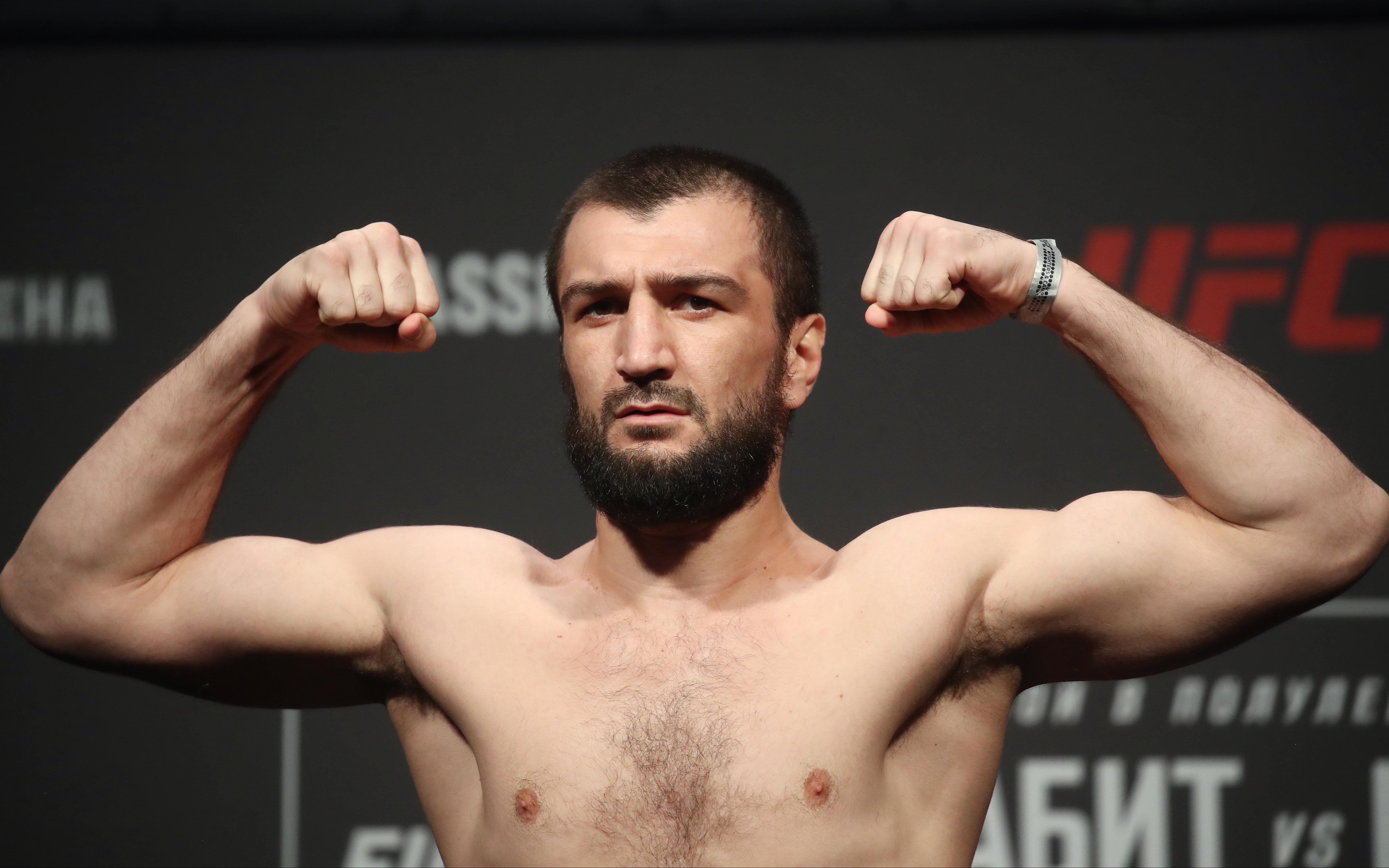 Брат Нурмагомедова победил соотечественника на турнире UFC в Абу-Даби