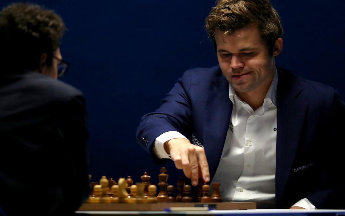 Карлсен с одним поражением от россиянина выиграл ЧМ по быстрым шахматам
