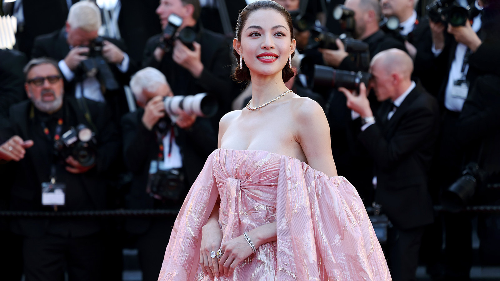 Әйелдердің шұлығын иіскейтін порно