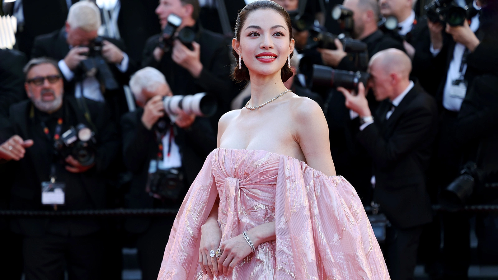 Анфиса Чеховтың кеудесіне арналған порно Дәрігер сексолог Калуга