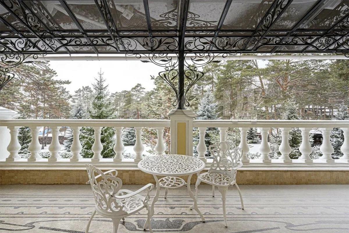 Как выглядят самые дорогие продающиеся в мегаполисах России дома