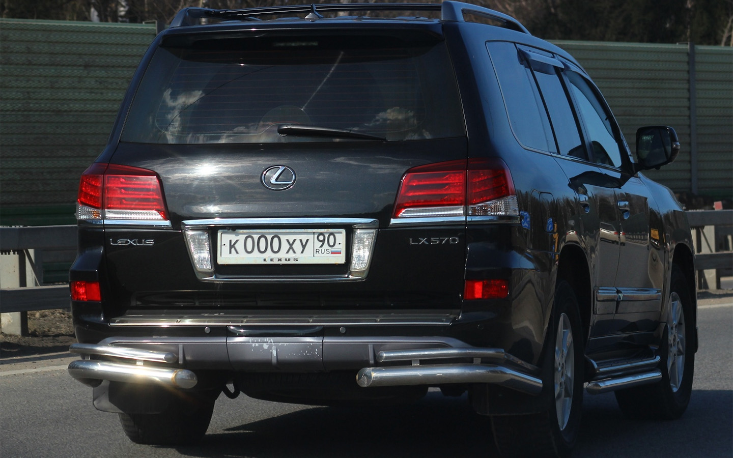 Номер 000 не присваивается и не используется как государственный регистрационный знак, поэтому у него нет фиксированной или официальной цены