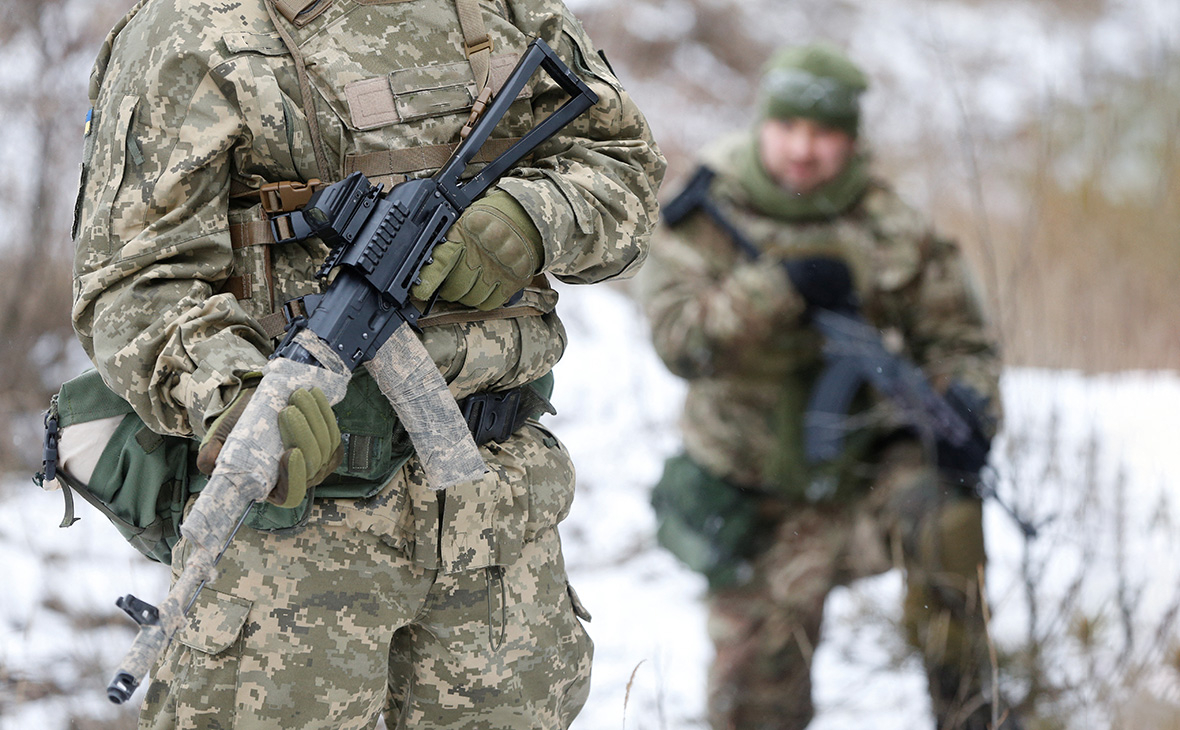В ДНР сообщили о негласном запрете выпускать с Украины военнообязанных"/>













