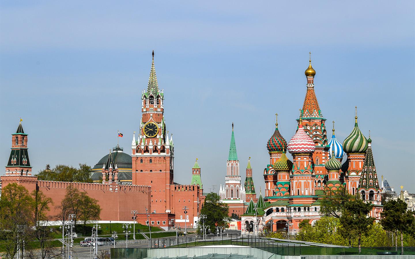 Какие улицы перекроют в Москве на День России: список и схема