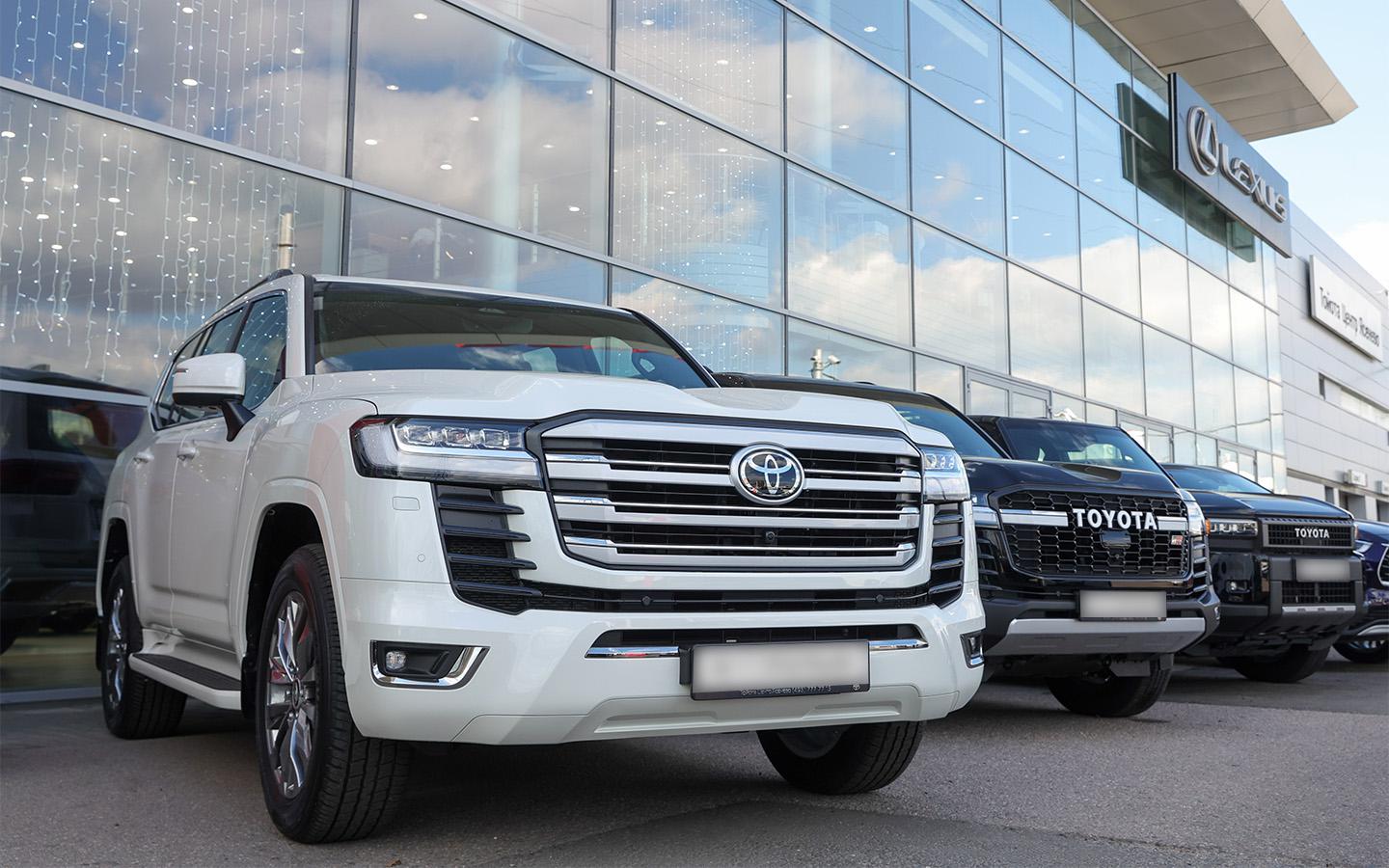 Продажи Toyota в мире падают, а в России — растут. Названы причины