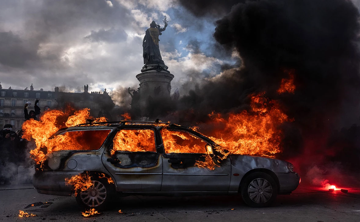 Carl Court / Getty Images