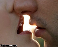 Очень влажный поцелуй двух лесбиянок — Video | VK