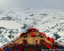 На помощь судам в Охотском море направлен ледокол "Красин"