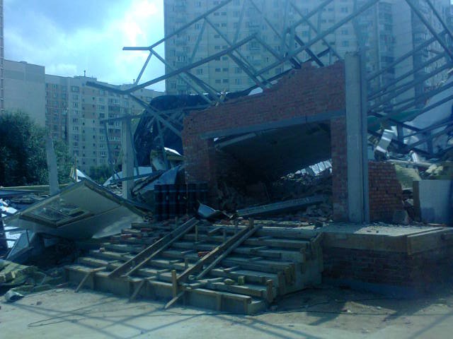 В Москве обрушилось здание супермаркета