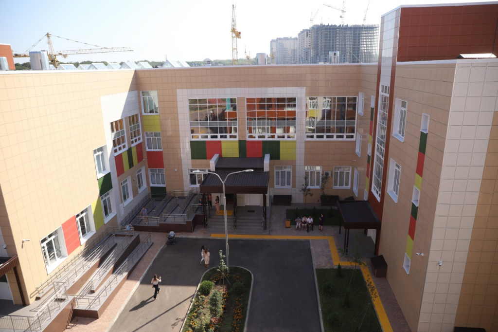 В Ростове открыли новую школу за 1,5 млрд рублей