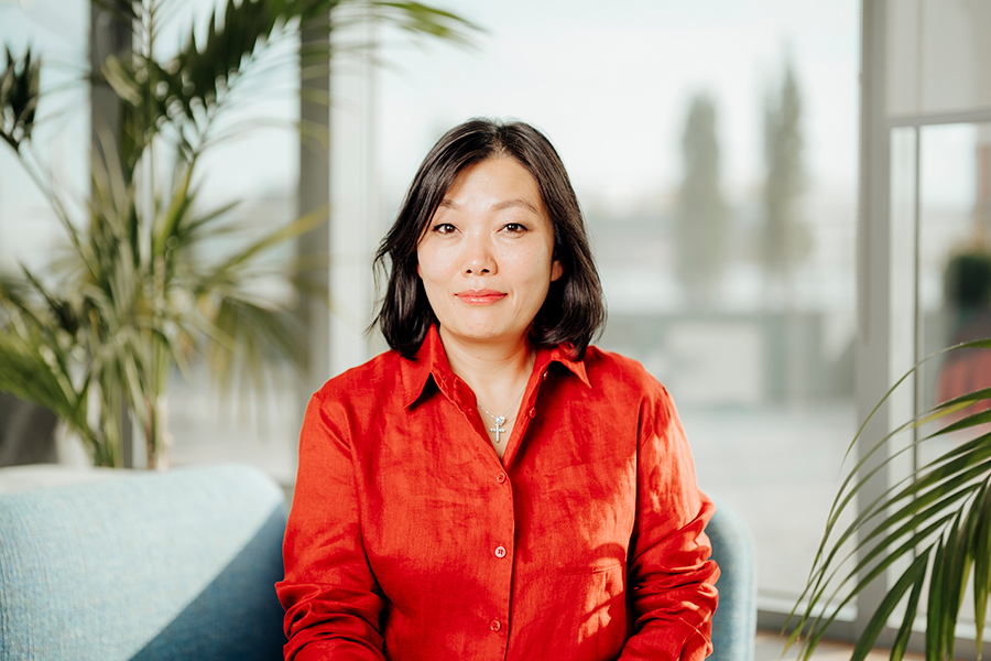 Состояние:  $7,1 млрд

Должность:  бывший генеральный директор Wildberries

Возраст:  49 лет

Место в рейтинге 2024 года:  1

В 2021 году Татьяна Ким (тогда еще Бакальчук) впервые возглавила список самых богатых россиянок&nbsp;по версии Forbes. В том&nbsp;же году она стала лидером среди всех миллиардеров мира по приросту состояния. По подсчетам Forbes, она увеличила капитал более чем на 1000% и заняла 165-е место среди богатейших людей планеты с состоянием $13 млрд.

Бакальчук основала Wildberries&nbsp;в 2004 году. В 2024 году маркетплейс объявил об объединении с оператором наружной рекламы Russ. Владислав Бакальчук (ему до объединения принадлежал 1% Wildberries, Татьяне&nbsp;&mdash; 99%) выступил против сделки&nbsp;&mdash; это&nbsp;привело к разводу и крупнейшему корпоративному конфликту последних лет, который сопровождался стрельбой в центре Москвы. Сейчас капитал Ким&nbsp;&mdash; 64,35% ООО &laquo;РВБ&raquo; (объединенной компании Wildberries и Russ).

Зимой 2025 года суд расторг брак предпринимательницы с Бакальчуком, но имущество они еще не разделили.