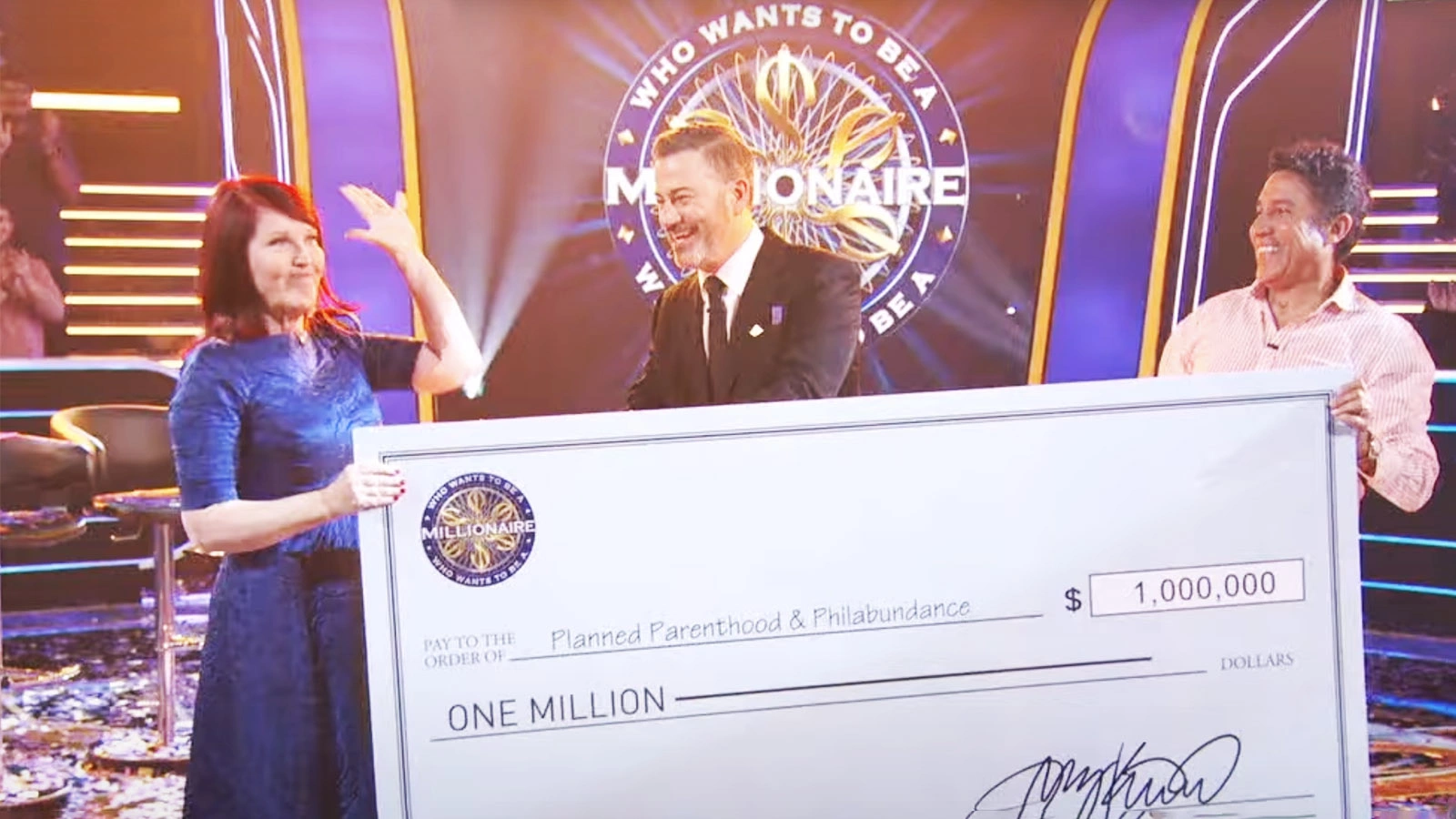 Кейт Флэннери и Оскар Нуньес в шоу «Кто хочет стать миллионером»