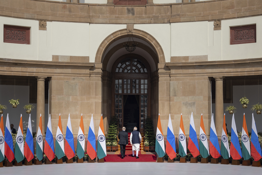 По результатам переговоров Путин и Моди&nbsp;сделали совместное заявление. В нем&nbsp;говорится, что Россия и Индия будут продолжать стремиться к&nbsp;миру и стабильности не только в полицентричной Азии, но и в многополярном мире.&nbsp;