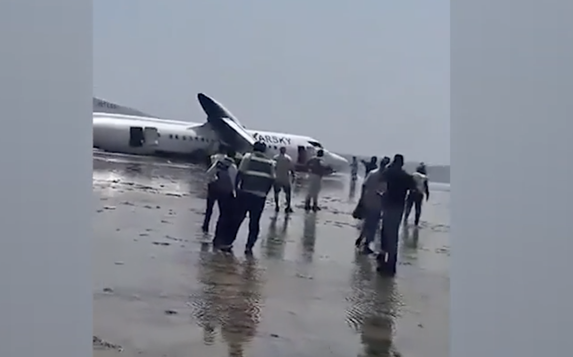 В Сомали самолет с 55 пассажирами упал вскоре после взлета. Видео