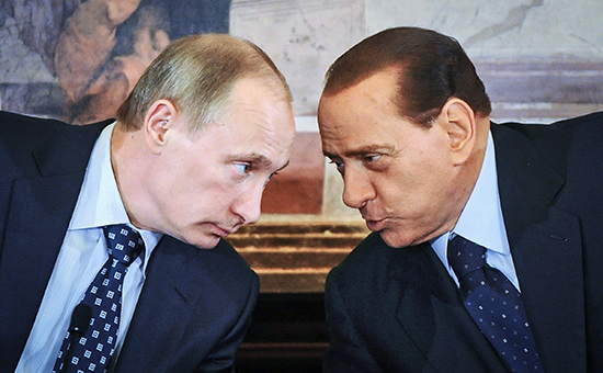 Владимир Путин и Сильвио Берлускони во время совместной пресс-конференции. Архивное фото