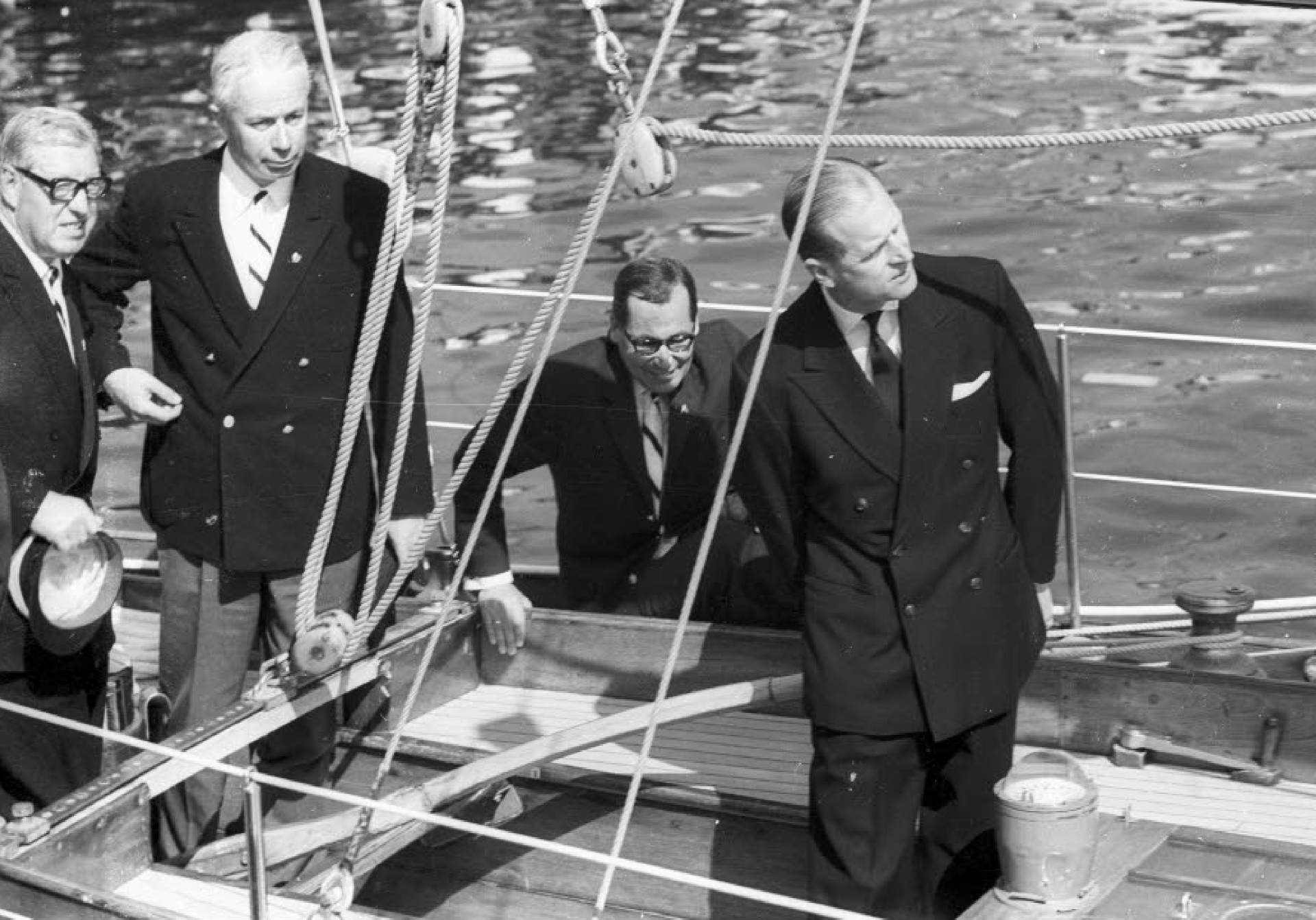 Принц Филипп на парусной яхте BLOODHOUND, 1966 год
