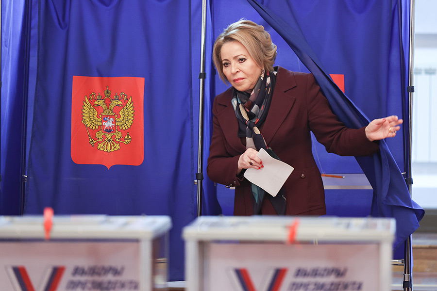 Спикер Совета Федерации Валентина Матвиенко голосовала в Санкт-Петербурге. Она пришла на избирательный участок №&nbsp;2237 на Таврической улице.