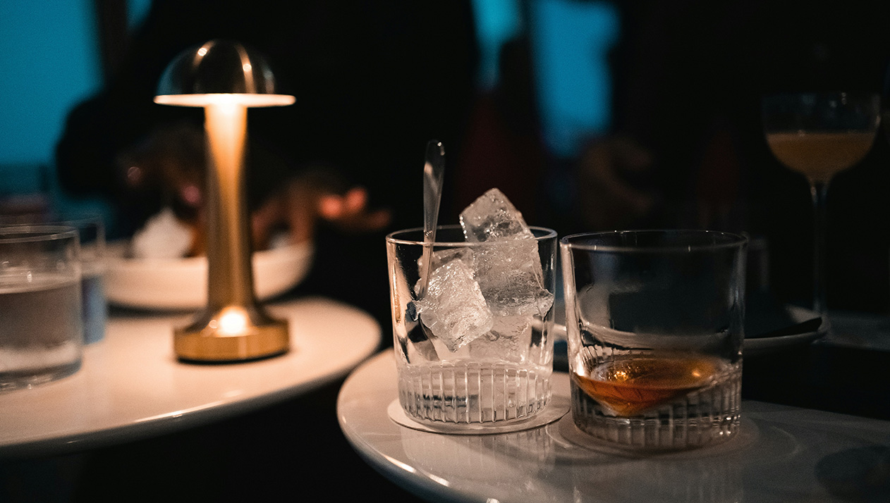 Яйца виверны под «Исповедь дриады»: десять тематических баров Москвы