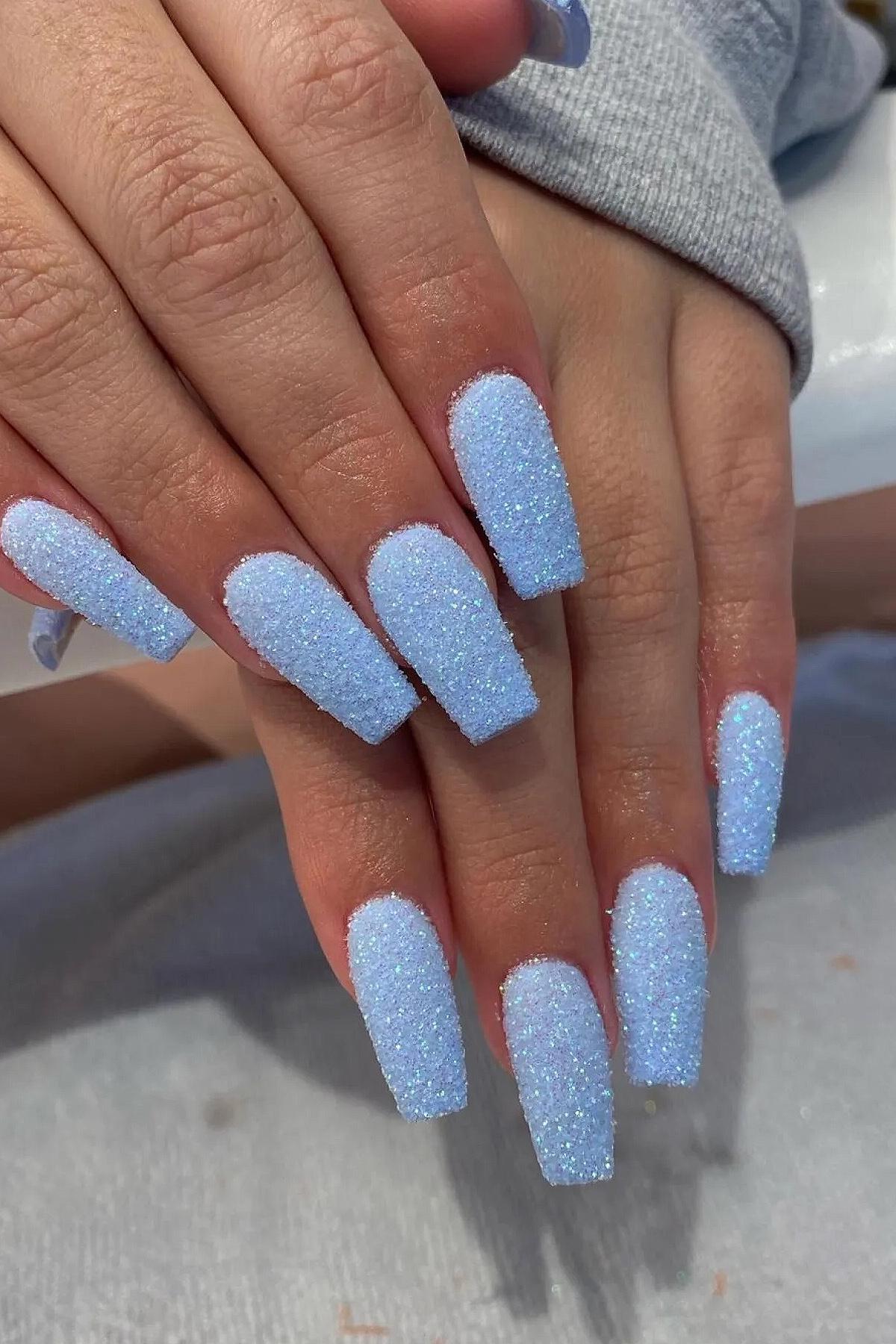 В тренде не скромные блестки, а плотное песочное покрытие