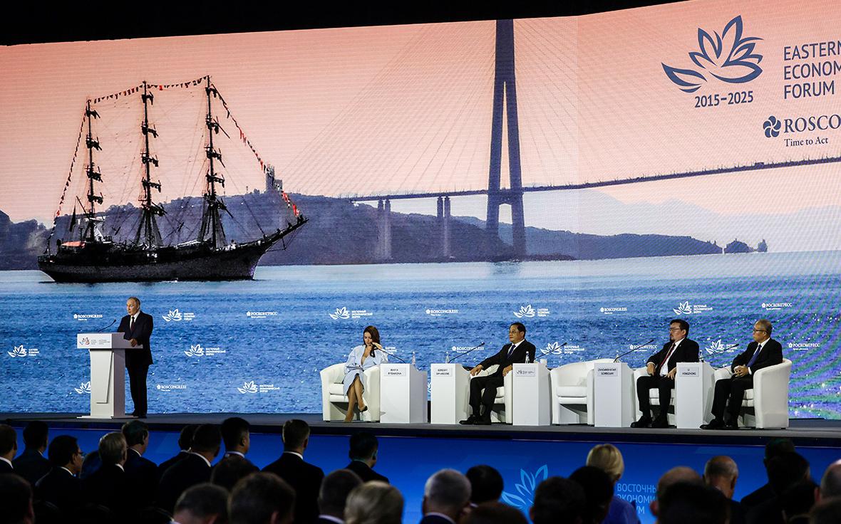 Глава оргкомитета ВЭФ пообещал анализ выполнения поручений Путина