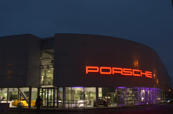 Дилерский центр Porsche в Новосибирске


