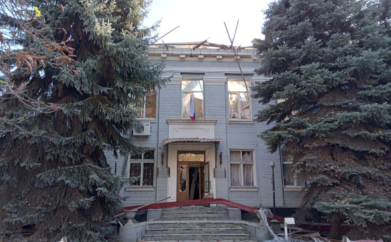 ВСУ обстреляли ракетами HIMARS здание администрации Голой Пристани — РБК