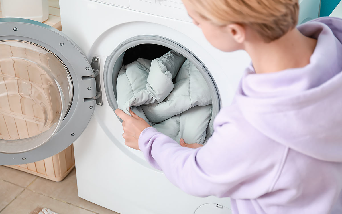  стирать куртку в стиральной машине и вручную: инструкция | РБК Life