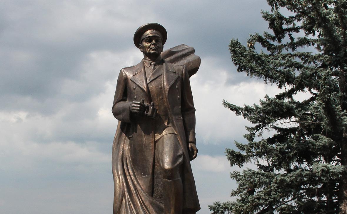 Мэр Днепра заявил о демонтаже памятника создателю советских ВДВ Маргелову