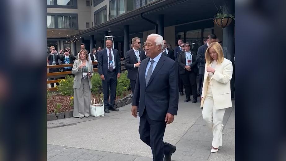 Макрон опубликовал видео с саммита G7 под российский трек «Капибара»