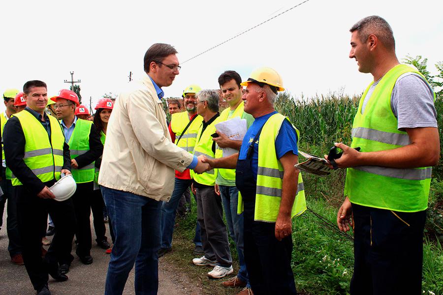 Александр Вучич на запуске строительства Европейского коридора E763, недалеко от города Уб, Сербия, 2014 год