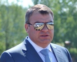 А.Сердюков запретил военным не только критиковать, но и обсуждать начальство 