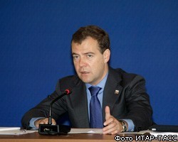 Д.Медведев пообещал наградить летчиков за посадку на болото